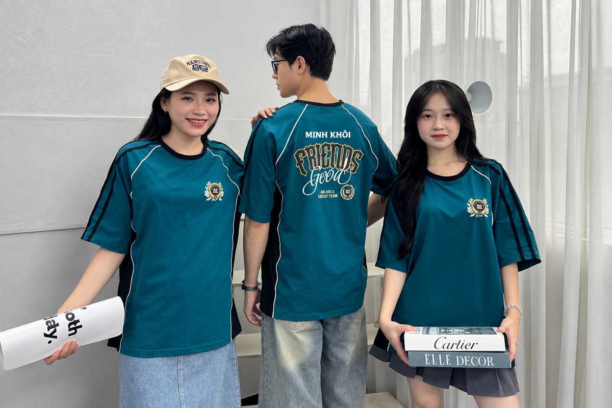 Áo lớp oversize phù hợp với những tập thể yêu thích phong cách trẻ trung