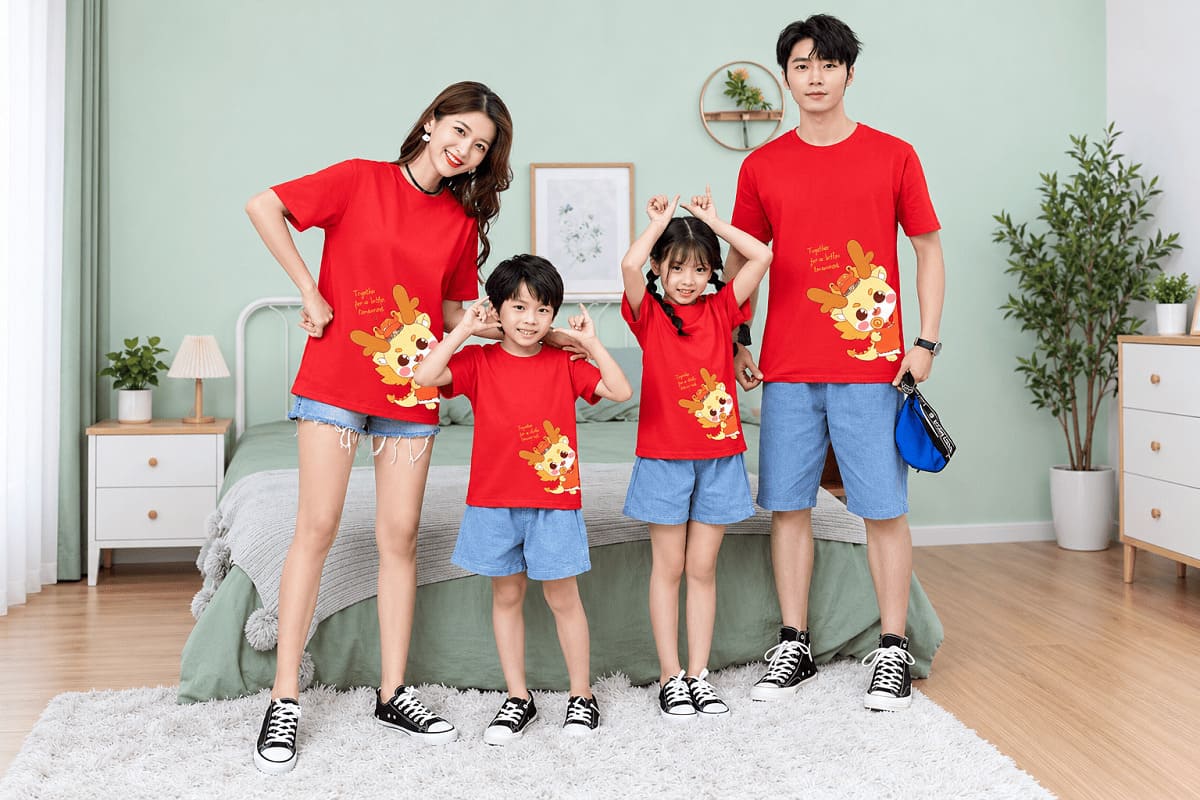 Áo thun Tết cổ tròn phù hợp với mọi lứa tuổi