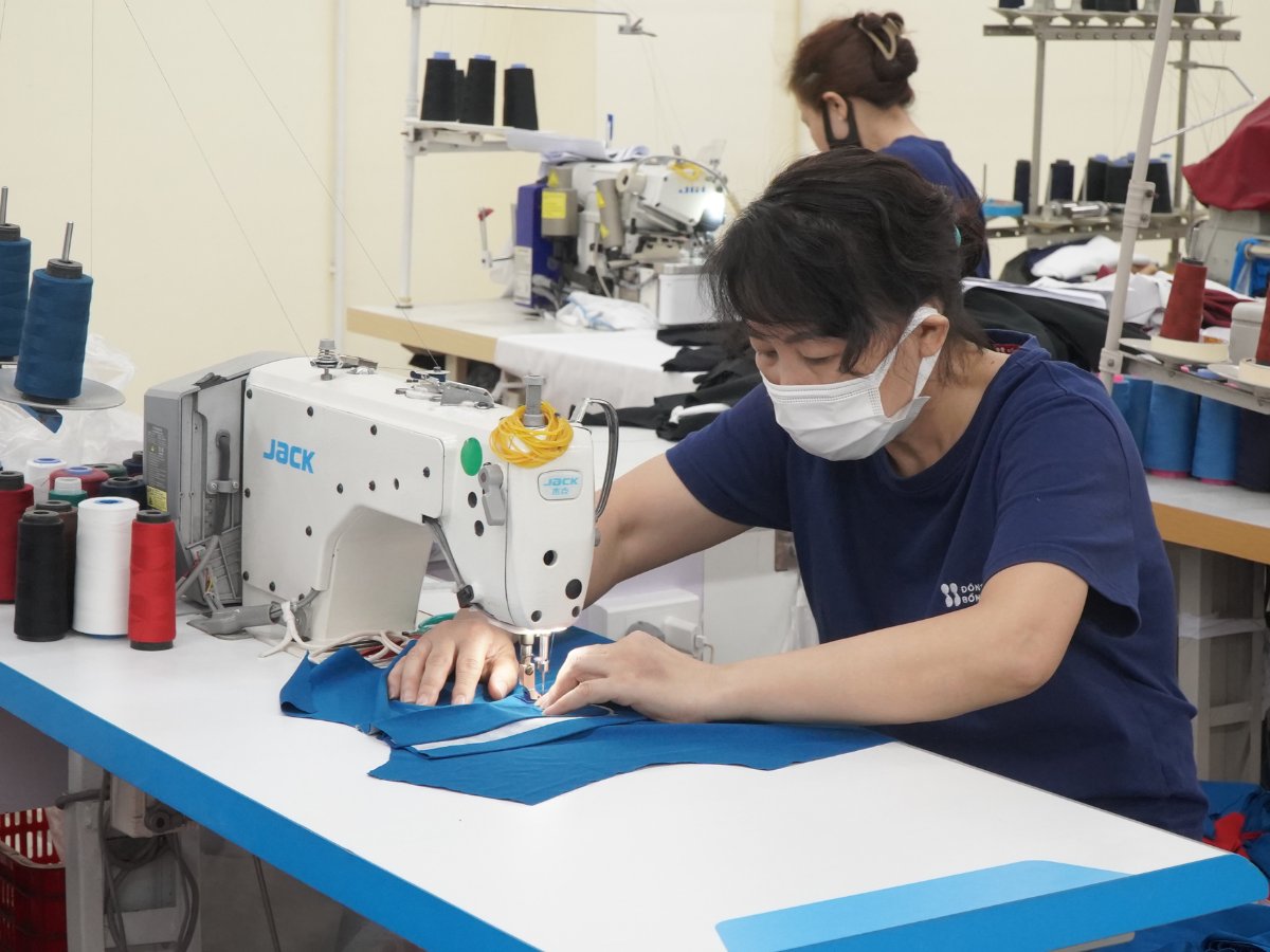 Handy Uni tiếp nhận nhu cầu may đồng phục đi chùa với các phương án về mẫu mã, chất liệu và kích cỡ trước khi sản xuất