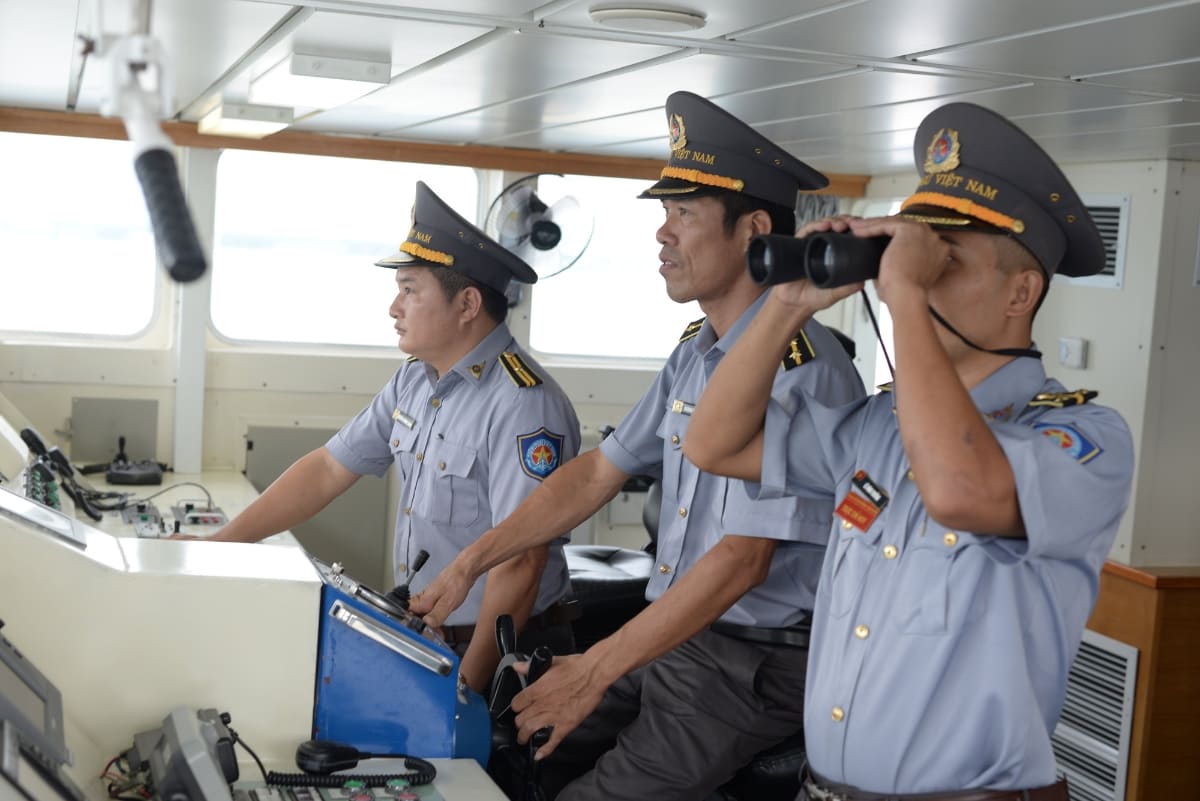 Áo thuyền trưởng sơ mi xanh ghi ngắn tay mang đến vẻ ngoài chỉn chu