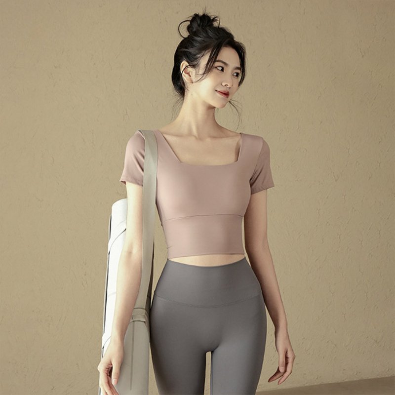 Áo yoga phối màu theo nhận diện thương hiệu, góp phần xây dựng hình ảnh phòng tập chuyên nghiệp