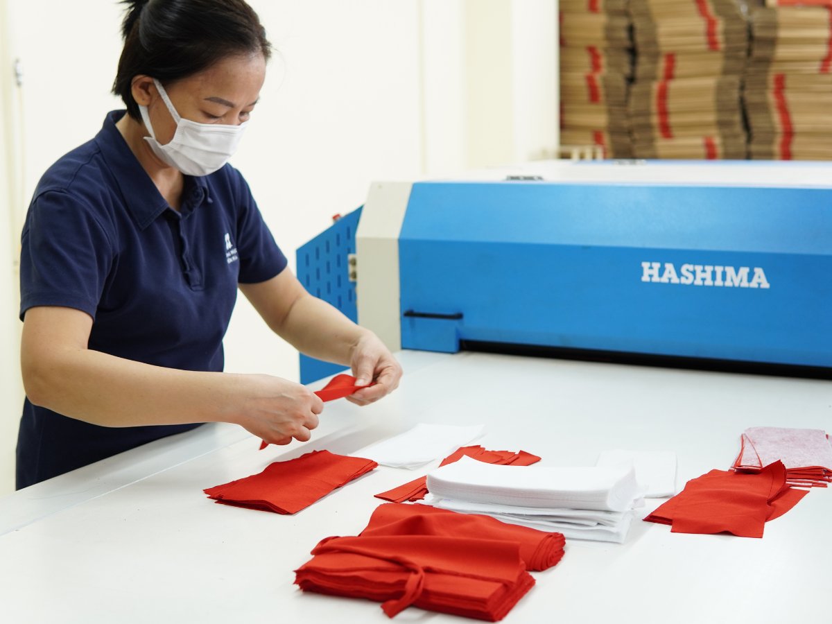 Các công đoạn từ tư vấn, duyệt mẫu đến sản xuất và bàn giao được triển khai theo trình tự rõ ràng