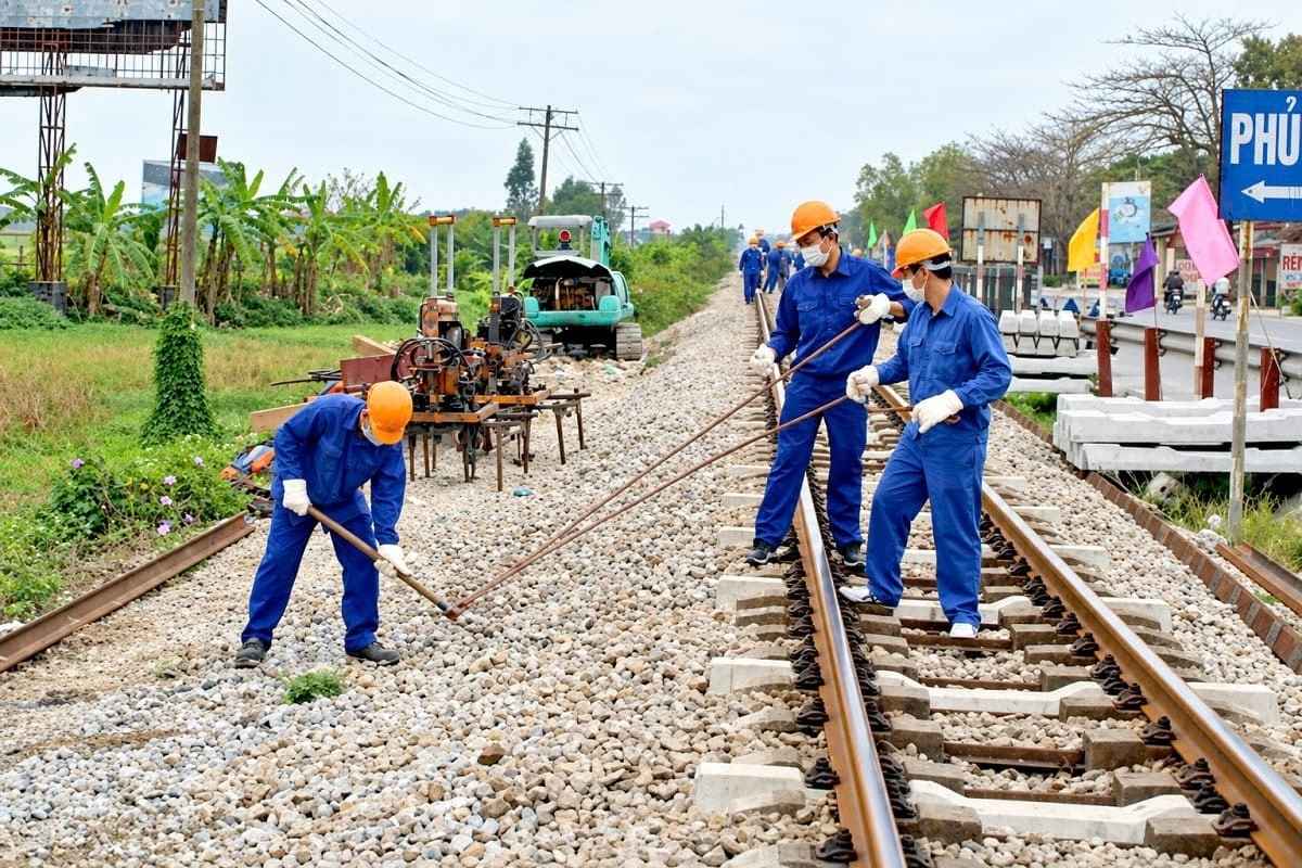 Đồng phục nhân viên kỹ thuật đường sắt cần đảm bảo độ bền