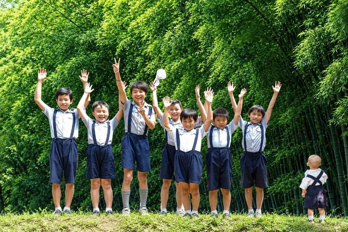 Đồng phục Oanh Vũ nam thiết kế gọn gàng, phù hợp với lứa tuổi thiếu nhi