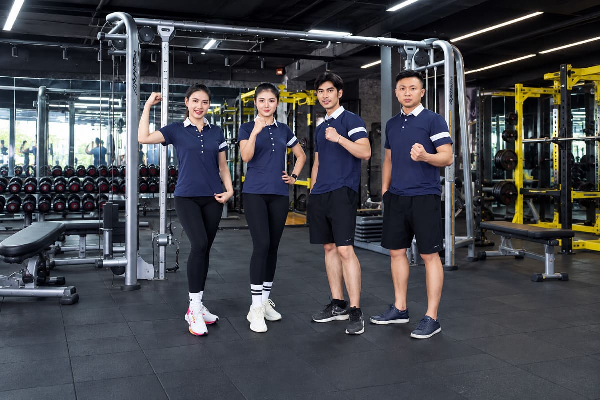 Đồng phục PT cổ bẻ cân bằng giữa phong cách thể thao và tính lịch sự