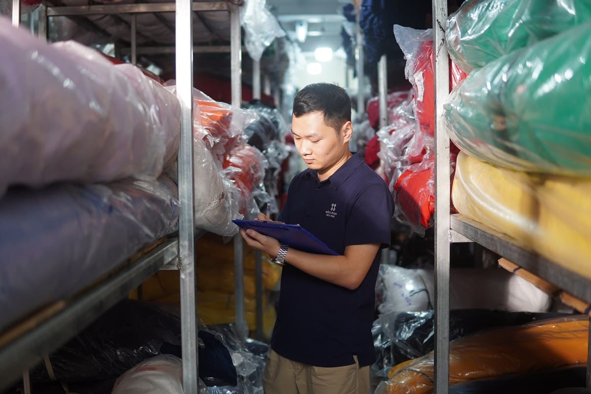 Khi đặt may đồng phục ngành đường sắt cần lựa chọn chất liệu phù hợp
