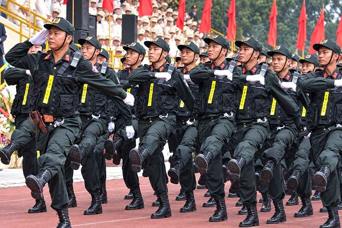 Lễ phục Cảnh sát nghi lễ trang trọng, đồng bộ và thể hiện tính chính quy 